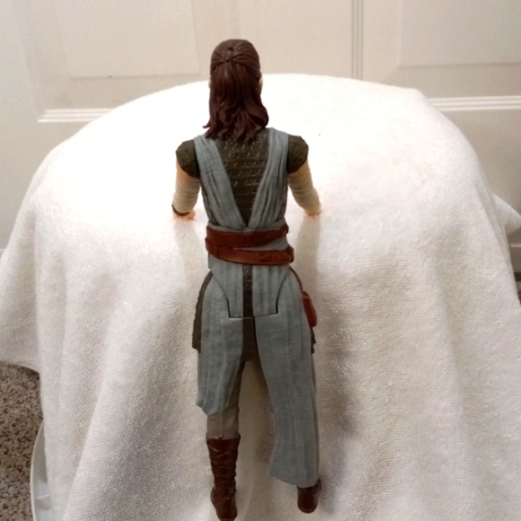 Rey Star Wars Action Figure - Picture 5 of 6